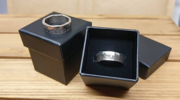 戴 硬幣戒指 COIN RING ~ 英國 20便士 波浪邊小皇冠造型 硬幣戒指 第2張的照片