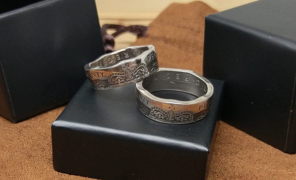 戴 硬幣戒指 COIN RING ~ 英國 20便士 波浪邊小皇冠造型 硬幣戒指 第3張的照片