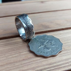 戴 硬幣戒指 COIN RING ~ 香港 貳圓 波浪多邊形 硬幣戒指(皇冠造型)手工戒指 手做戒指 錢幣戒指 第5張的照片