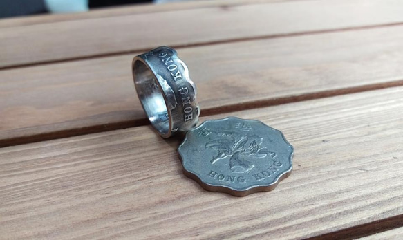 戴 硬幣戒指 COIN RING ~ 香港 貳圓 波浪多邊形 硬幣戒指(皇冠造型)手工戒指 手做戒指 錢幣戒指 第5張的照片