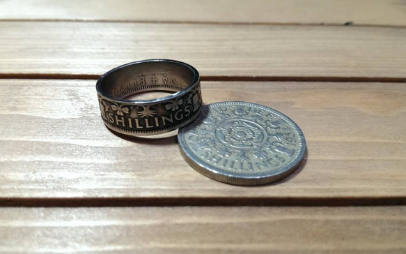 戴 硬幣戒指 COIN RING ~ 英國 兩先令 Shillings 硬幣戒指(皇冠造型)手工戒指 手做戒指 錢幣戒指 第5張的照片