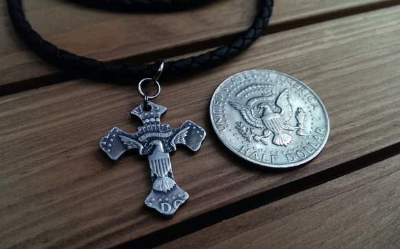 戴 硬幣戒指 COIN RING ~ 美國美金50美分(五角)HALF DOLLAR 硬幣十字架墬飾 第2張的照片