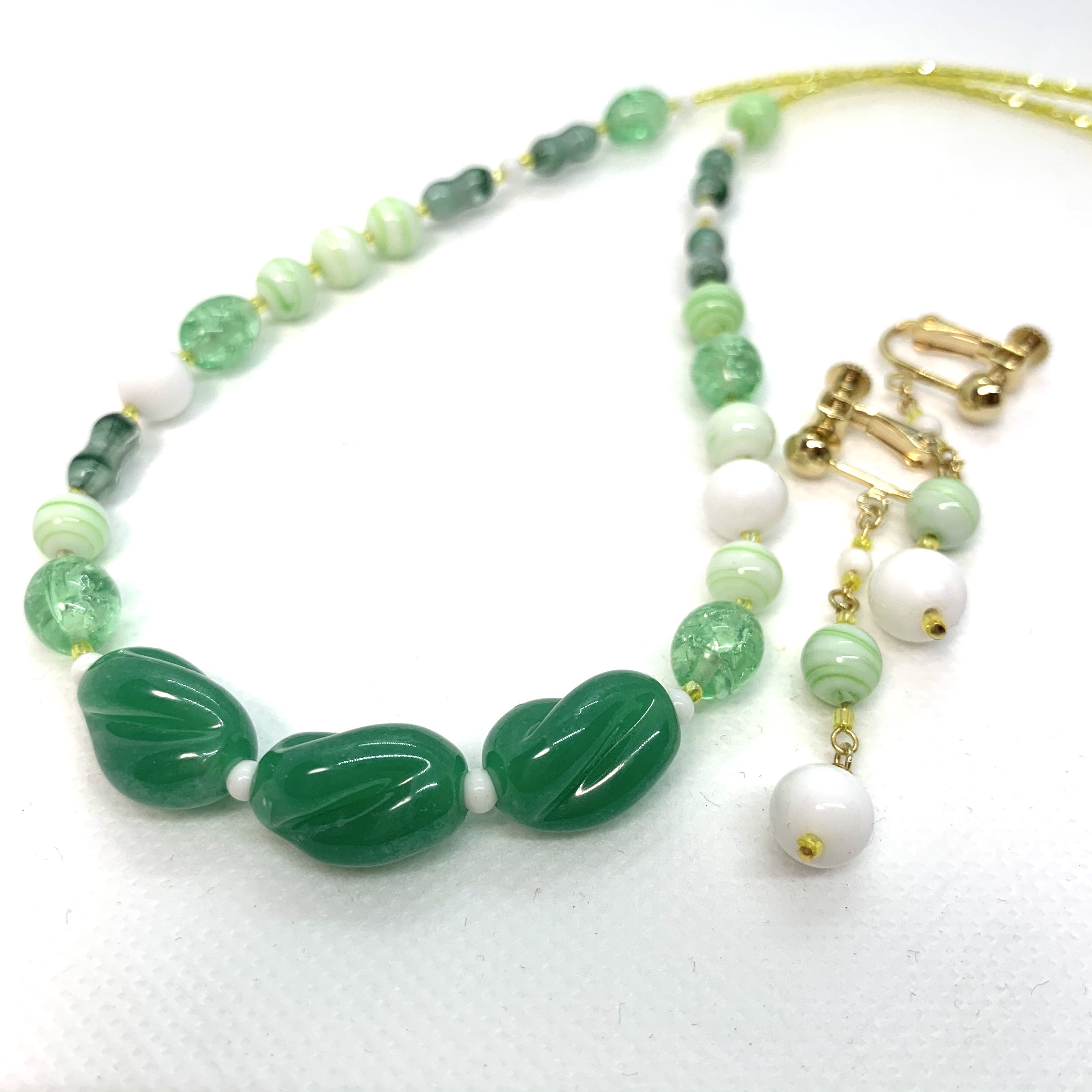 アンティークグリーンビーズネックレス