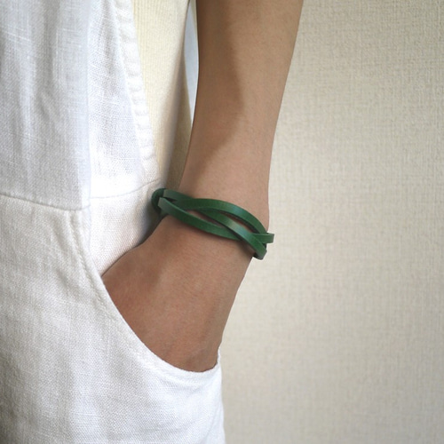 ファッショナブルなレザーブレスレット スクルツナ stealth レザーブレスレット 20cm ブラウン 1508-L