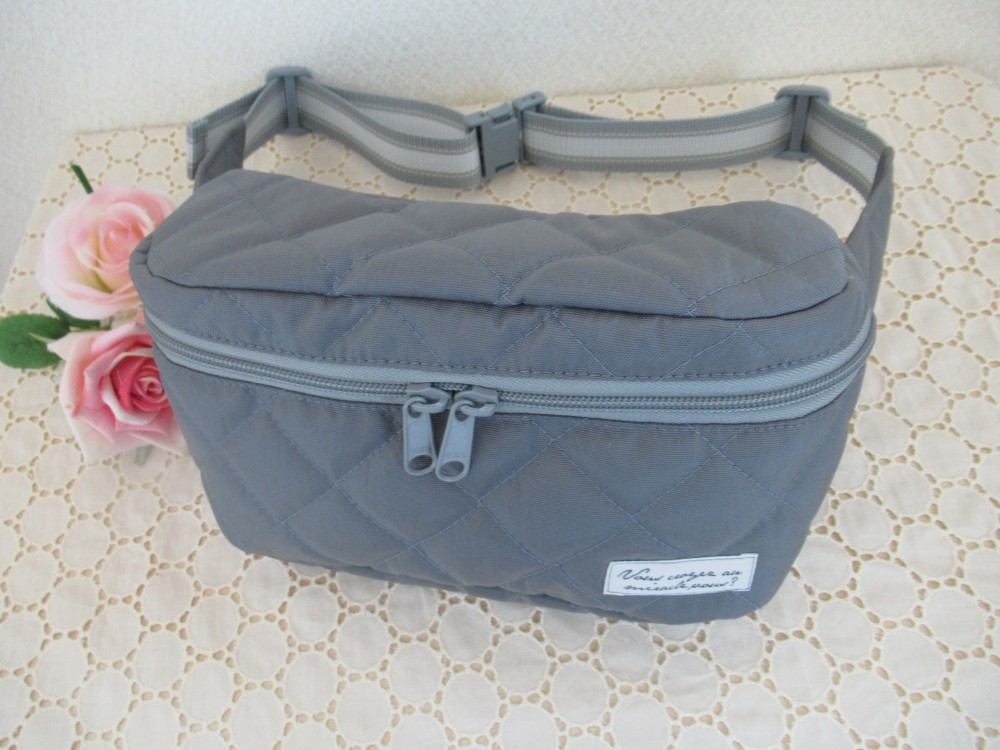 撥水ナイロンキルティング❛グレー❜でボディバッグＳサイズ