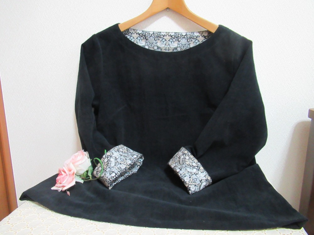 ベルベットコーデュロイ❛ブラック❜＆タナローン❛ストロベリーシーフ❜でボートネッククブラウスM～Lサイズ♪