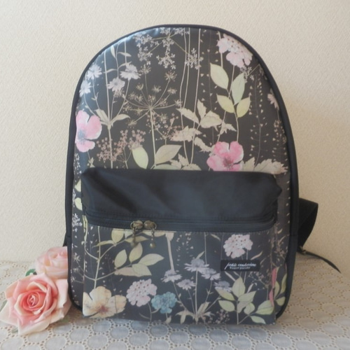 スマイリーリュックMサイズイルマ＆超撥水ナイロンブラックで  