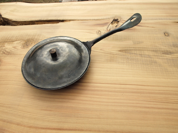 あじねフライパン　鉄　鉄フライパン　キャンプ　木製取手　アウトドア　作家 あじねフライパン 鉄 鉄フライパン キャンプ 木製取手