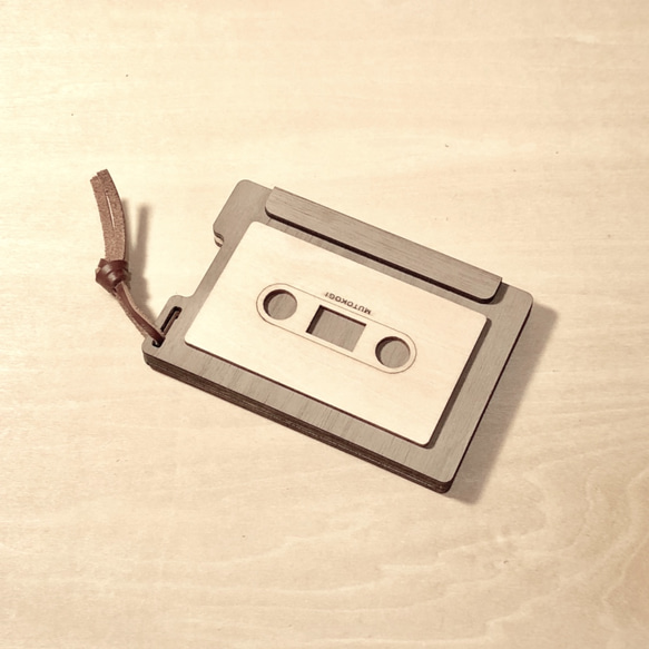 木製個性名片夾-復古卡式錄音帶．經典風格．極簡操作．胡桃木搭配牛皮繩 - MUTOKOGI 第1張的照片