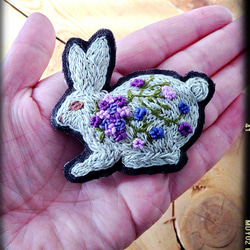 #Rabbit pin brooch 2枚目の画像