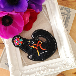 Black Cat&Flower Basket pin brooch 1枚目の画像