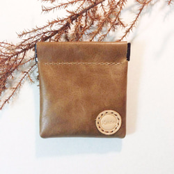 【Xuan Leather選。皮革】彈片零錢包［方形-爆裂紋茶色］全手工真皮件錢包 第1張的照片