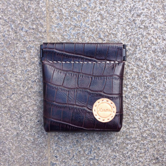 【Xuan Leather選。皮革】彈片零錢包［方形-深咖啡牛皮(擬鱷魚皮紋)］全手工真皮件錢包 第1張的照片