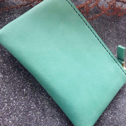 【Xuan Leather選。皮革】夾層拉鍊錢包［粉綠色］ykk金色拉鍊零錢包真皮 第3張的照片