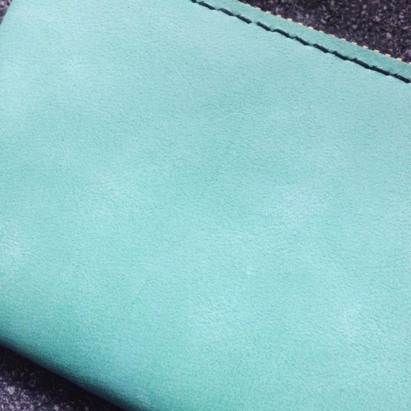 【Xuan Leather選。皮革】夾層拉鍊錢包［粉綠色］ykk金色拉鍊零錢包真皮 第4張的照片