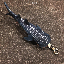 【Xuan Leather工作室】動物皮雕 海洋系列 鯨鯊(鯨鮫大憨鯊豆腐鯊) 皮件吊飾 掛扣 第1張的照片