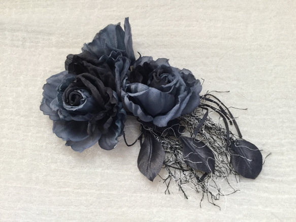 黒のグラデーションの薔薇 1枚目の画像