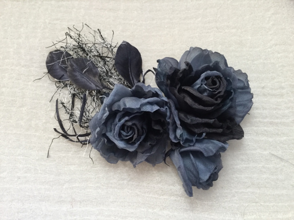 黒のグラデーションの薔薇 2枚目の画像