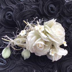 再販白い薔薇飾り紐付き 2枚目の画像