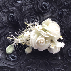 再販白い薔薇飾り紐付き 3枚目の画像