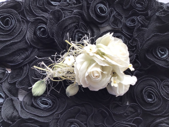 再販白い薔薇飾り紐付き 3枚目の画像
