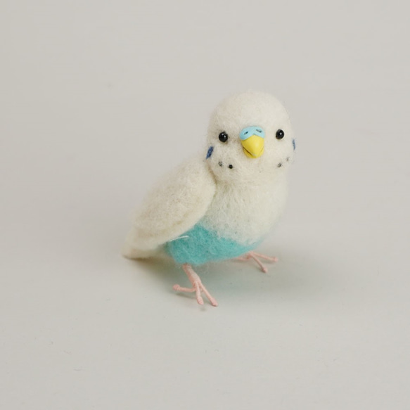 羊毛でできた小鳥 no.438 セキセイインコ 1枚目の画像
