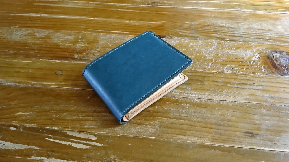 バイカラーの２つ折り財布　《受注生産》手縫い