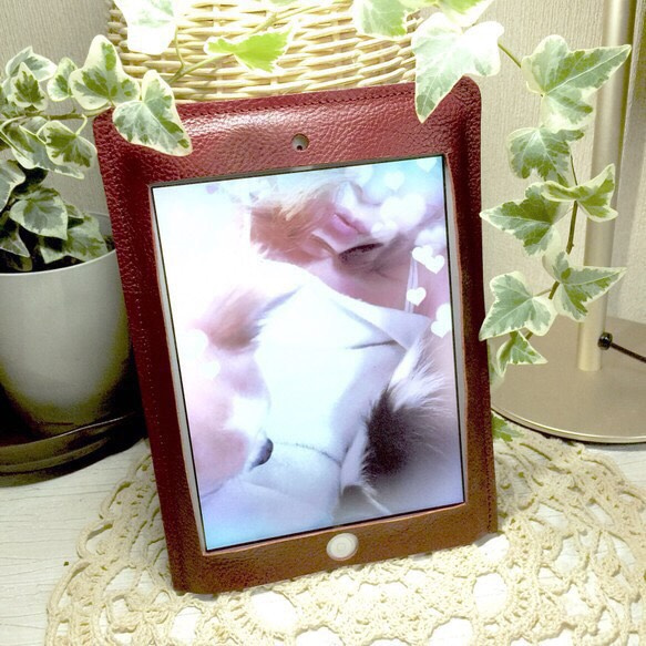 iPad mini レザーケース 赤x黒 牛革 ヌメシュリンク革 1枚目の画像