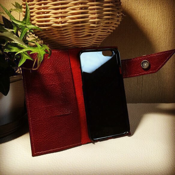 iPhone6S/iPhone6 エッヂの効いたワイルドシュリンク革バイカーズレザーケース コンチョつき手帳型 牛革 4枚目の画像