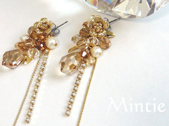 ピアス【フラワーガーデングラス：ゴールド】 5,104円