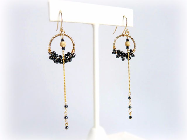 プチプチストーン　フックピアス（ブラック）