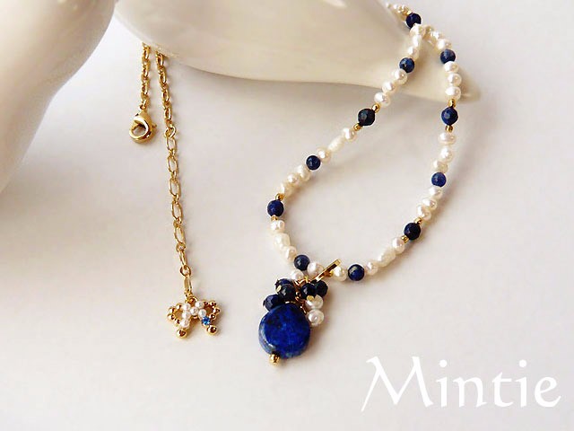 ラピスブルー　淡水パールとチェーンのネックレス