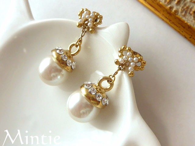 インパクトパールピアス（ゴールド） 4,811円