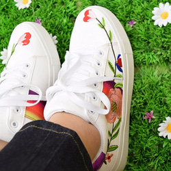 （送料無料）晴れの日に履きたくなる！お花いっぱいのフラワー刺繍ホワイトスニーカー 6枚目の画像