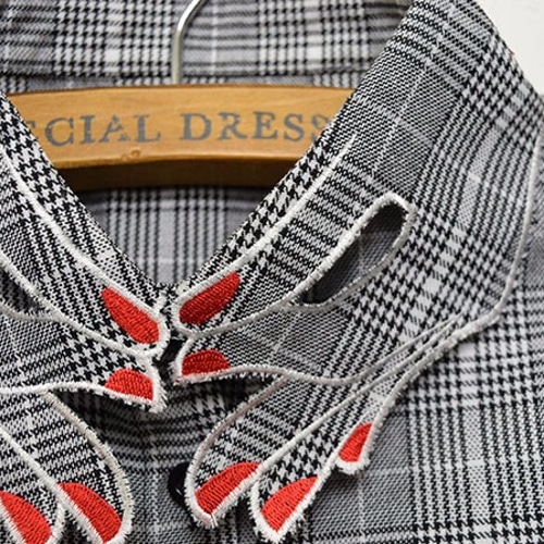 送料無料）赤いネイルの指デザイン刺繍グレンチェック柄付け襟【No