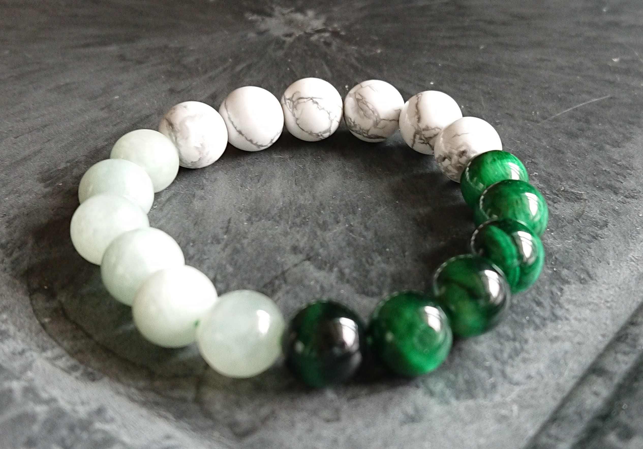 なりたい自分になれるハウライト、翡翠、グリーンタイガーアイグラデーションブレスレット