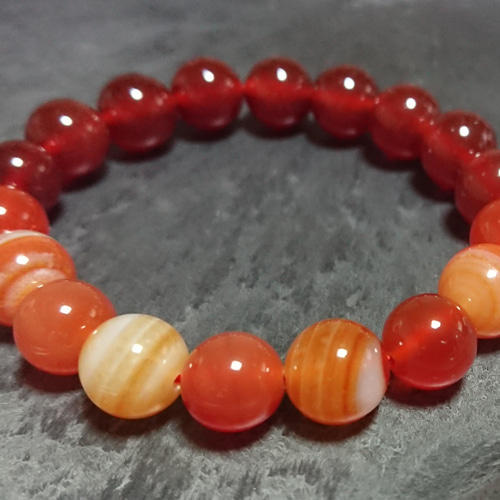 赤で揃えたポジティブに変え、可能性を広げるレッドカーネリアンと夫婦