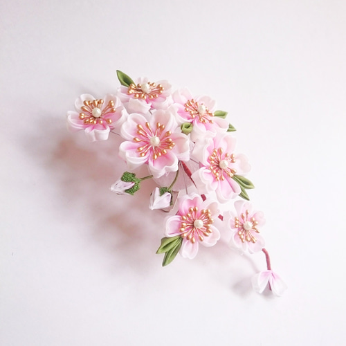 桜のヘアクリップ  春色 パステルミックス つまみ細工 桜のヘアクリップ 春色 パステルミックス つまみ細工
