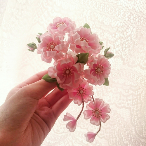 つまみ細工の髪飾り 小梅のヘアクリップ 山桜色 つまみ細工の髪飾り 小梅のヘアクリップ 山桜色