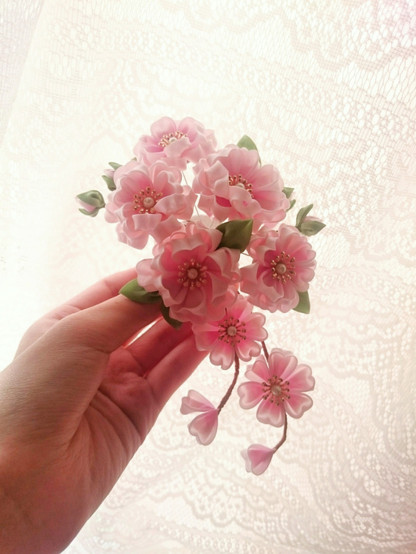 つまみ細工〜満開の桜 八重桜の髪飾り ヘアクリップ〜 3枚目の画像