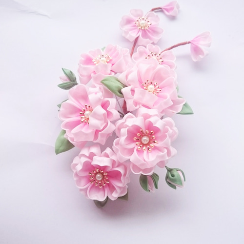 つまみ細工〜満開の桜 八重桜の髪飾り ヘアクリップ〜 ヘアクリップ