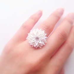 つまみ細工〜純白のお花のリング〜 1枚目の画像