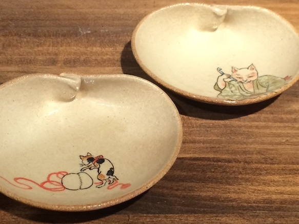 赤膚焼　国芳touch 豆皿【貝・猫親分】 3枚目の画像
