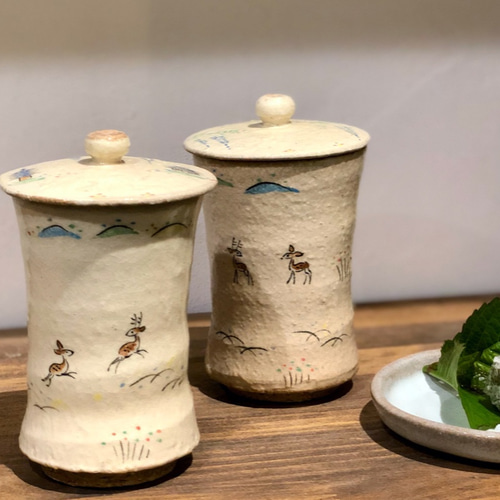 陶芸 赤膚焼 尾西楽斎 奈良絵 蓋付き湯呑みペア 蓋付き組湯呑