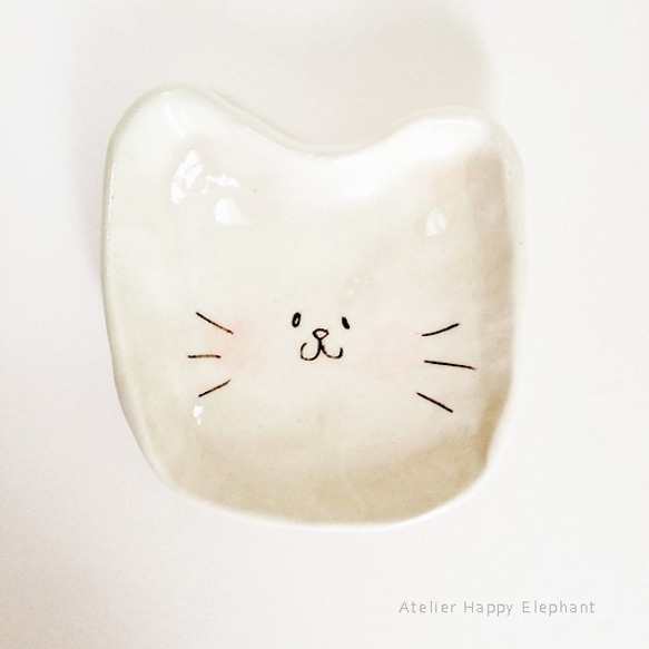 白猫の小皿 1枚目の画像