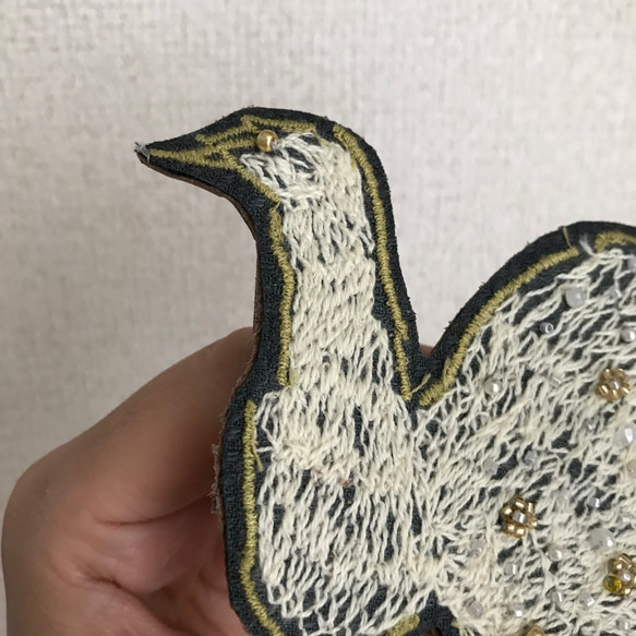 新色****白鳥さんのブローチ〇ミナペルホネン 2枚目の画像