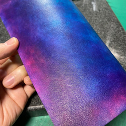 革の手染め- ラウンドファスナー長財布 / パープル（紫 + 水色） 12枚目の画像