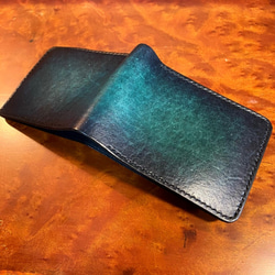 革の手染め- 二つ折り財布 / ディープグリーン（深緑） 2枚目の画像