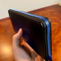 青の金属ファスナー財布 / 革の手染め ディープブルー（濃紺） 2枚目の画像