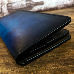 革の手染め- 二つ折り長財布 / ブルー（青+紺） 2枚目の画像